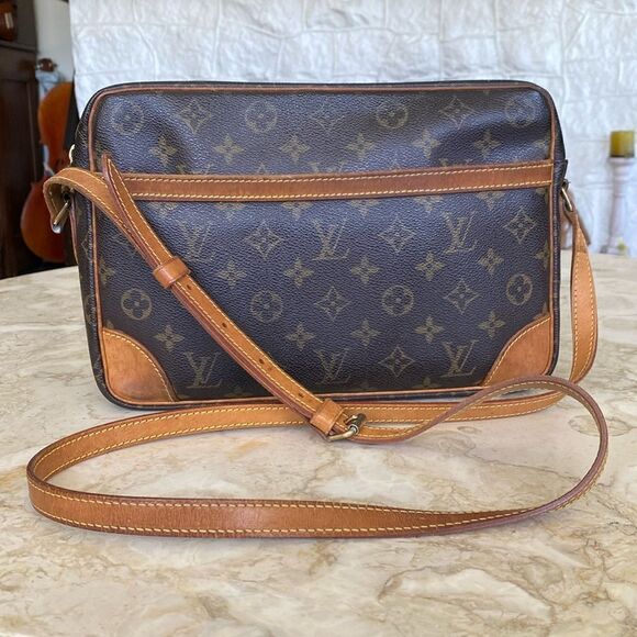 Authentic LOUIS VUITTON Trocadero 30 Monogram Shoulder Bag - Picture 3 of 17